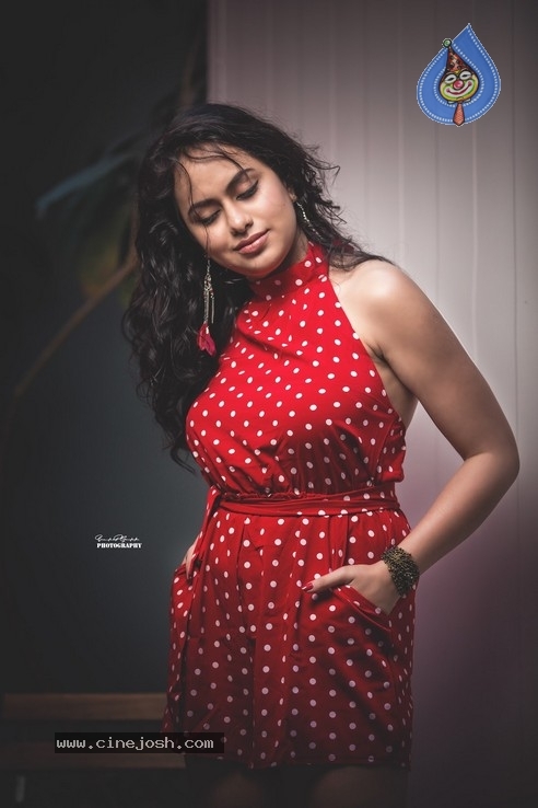 Pallavi Dora Latest Pictures - 6 / 8 photos