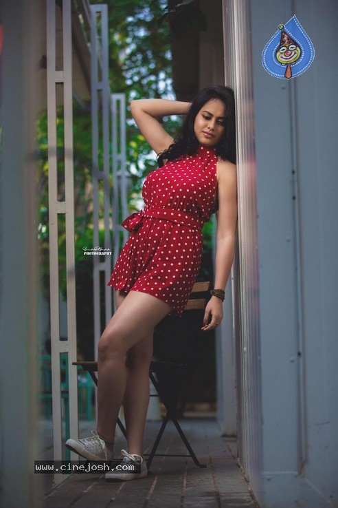 Pallavi Dora Latest Pictures - 7 / 8 photos
