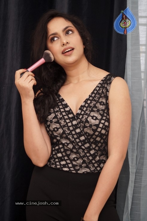 Pallavi Dora Pictures - 10 / 12 photos