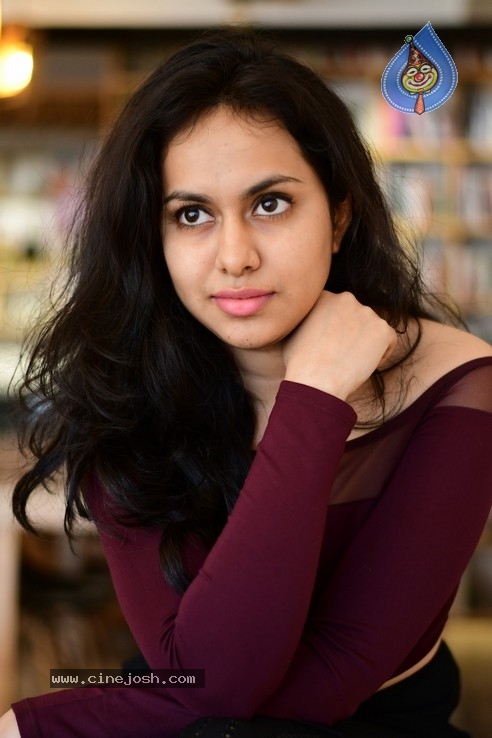 Pallavi Dora Stills - 7 / 15 photos