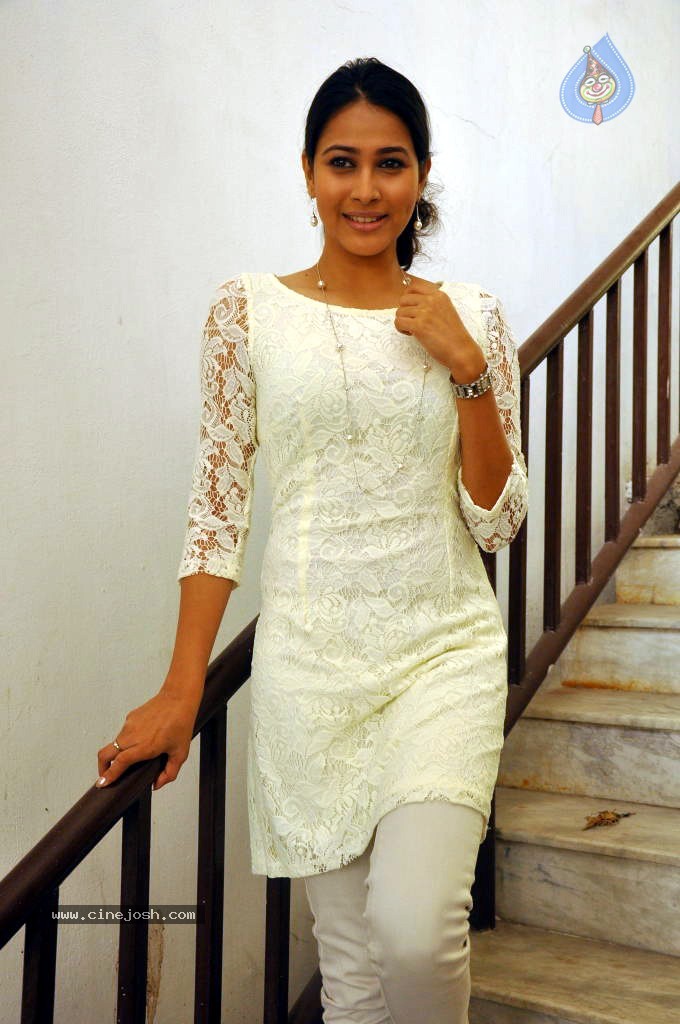 Panchi Bora Gallery - 4 / 31 photos