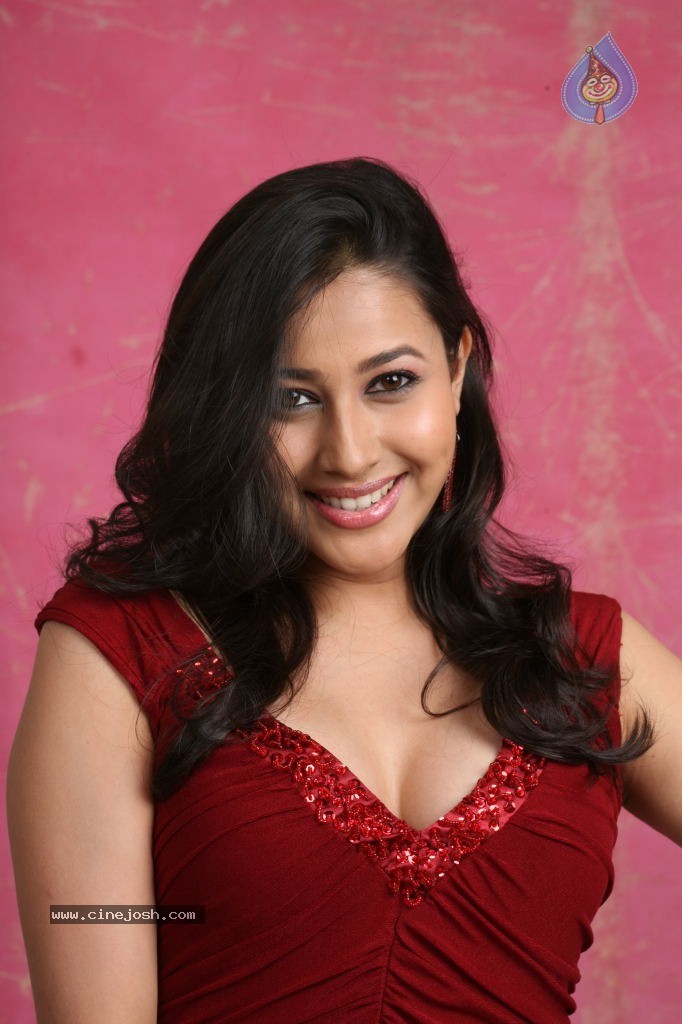 Panchi Bora Hot Stills - 25 / 38 photos