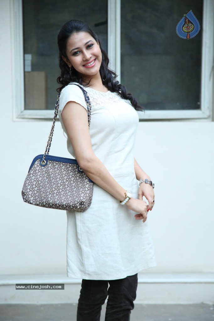 Panchi Bora Latest Pics - 13 / 68 photos