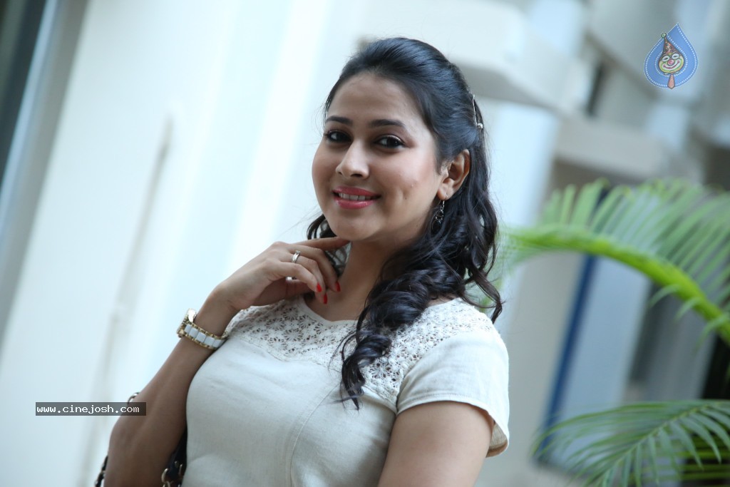 Panchi Bora Latest Pics - 17 / 68 photos
