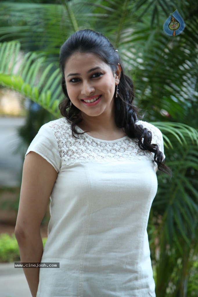 Panchi Bora Latest Pics - 18 / 68 photos