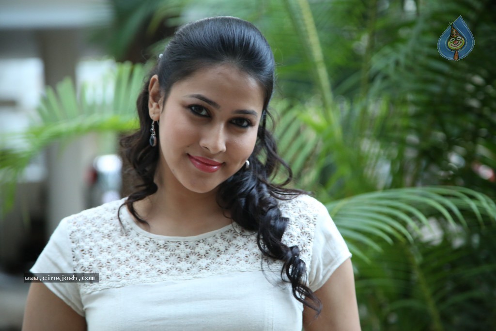 Panchi Bora Latest Pics - 19 / 68 photos