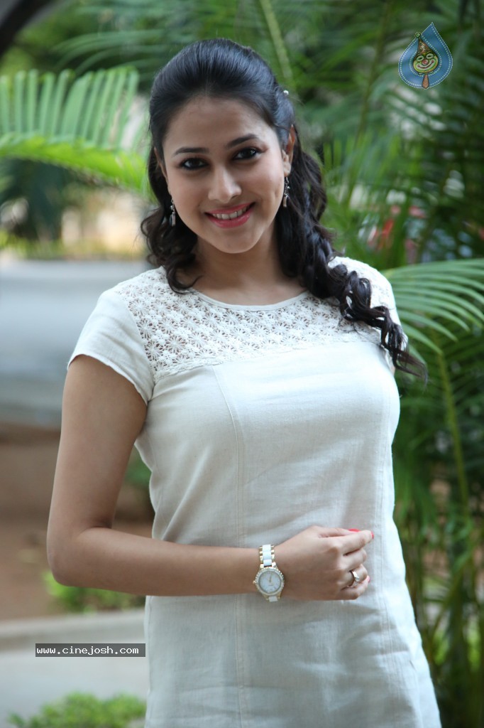 Panchi Bora Latest Pics - 29 / 68 photos
