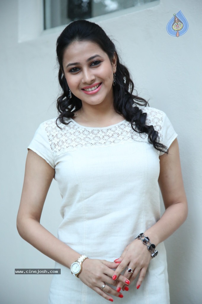 Panchi Bora Latest Pics - 37 / 68 photos