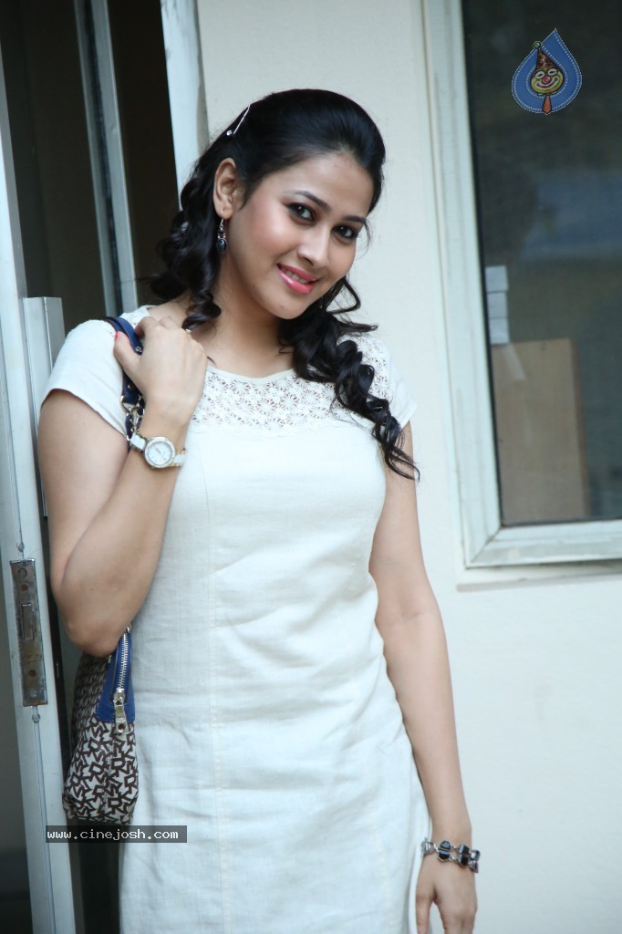 Panchi Bora Latest Pics - 40 / 68 photos