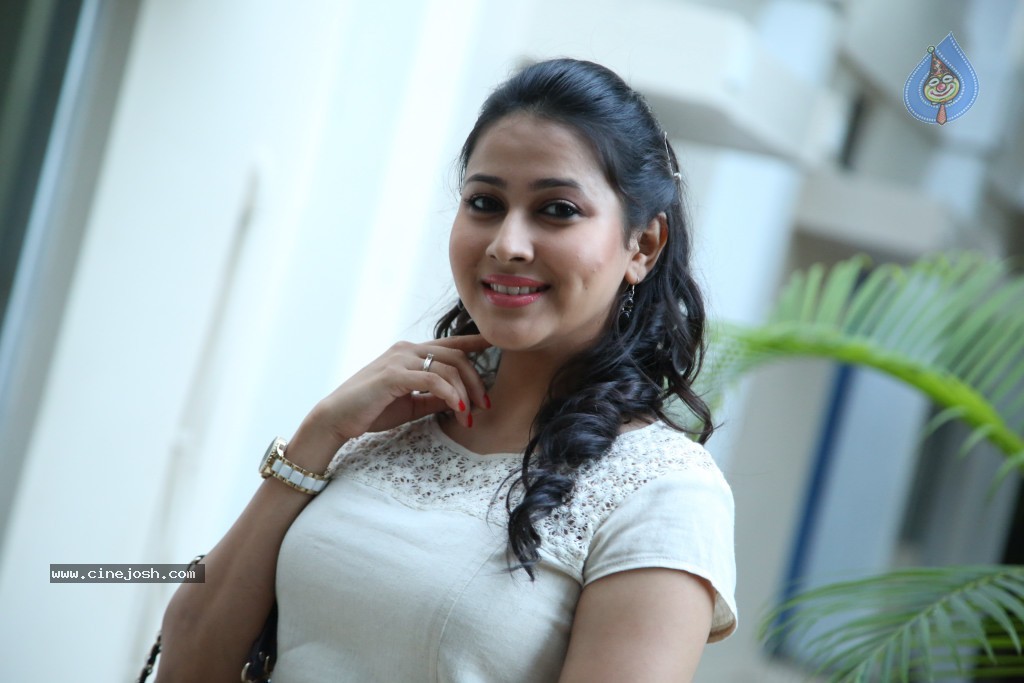 Panchi Bora Latest Pics - 50 / 68 photos