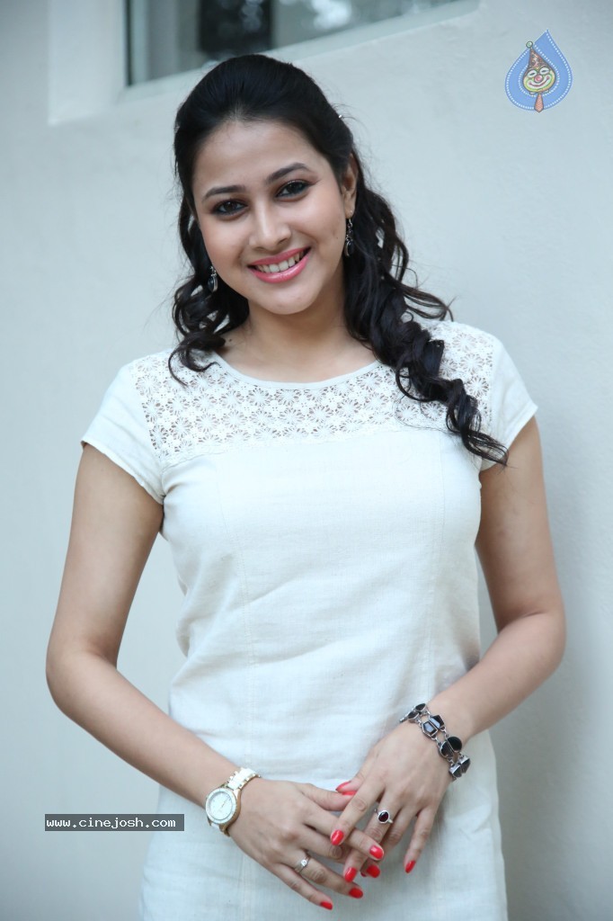 Panchi Bora Latest Pics - 56 / 68 photos
