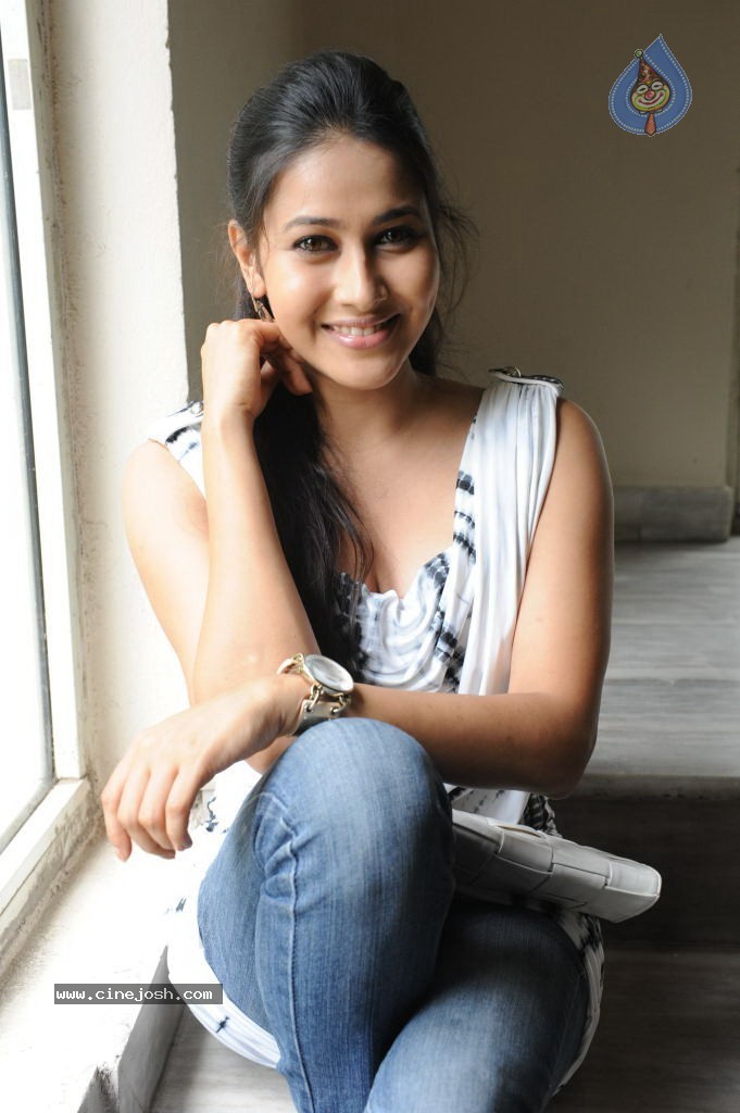 Panchi Bora Latest Stills - 6 / 35 photos