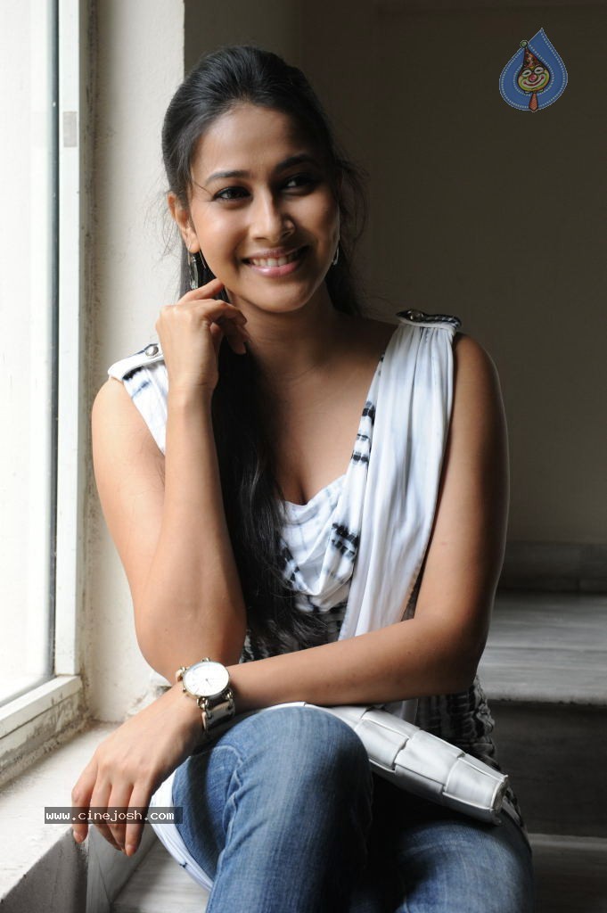 Panchi Bora Latest Stills - 11 / 35 photos
