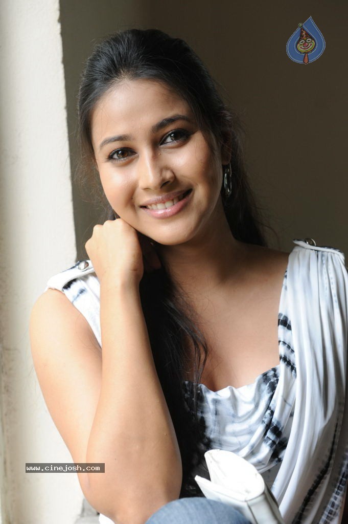 Panchi Bora Latest Stills - 19 / 35 photos