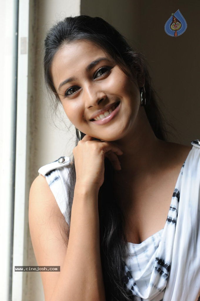 Panchi Bora Latest Stills - 24 / 35 photos