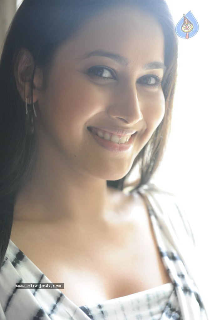 Panchi Bora Latest Stills - 25 / 35 photos