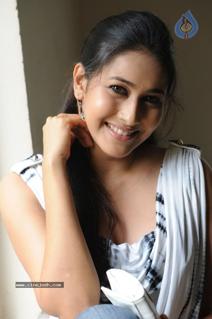 Panchi Bora Latest Stills - 30 / 35 photos