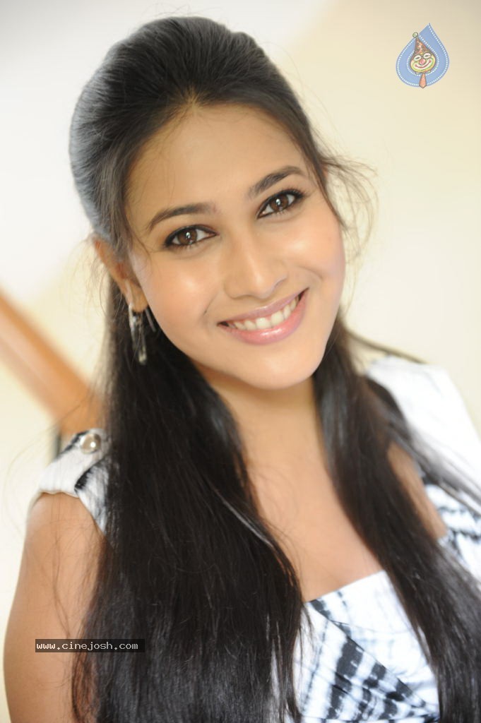 Panchi Bora Latest Stills - 32 / 35 photos