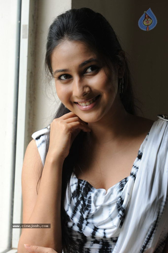 Panchi Bora Latest Stills - 33 / 35 photos