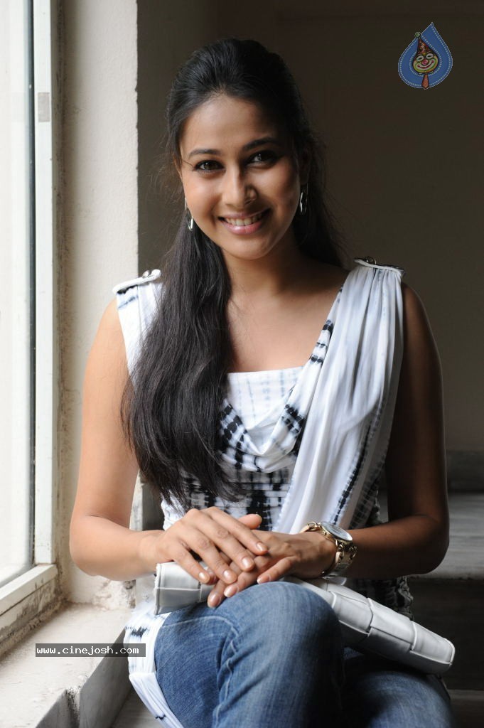 Panchi Bora Latest Stills - 34 / 35 photos
