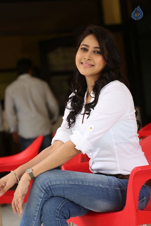 Panchi Bora New Gallery - 30 / 50 photos