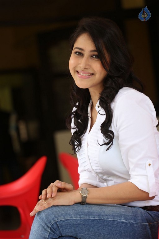 Panchi Bora New Gallery - 35 / 50 photos