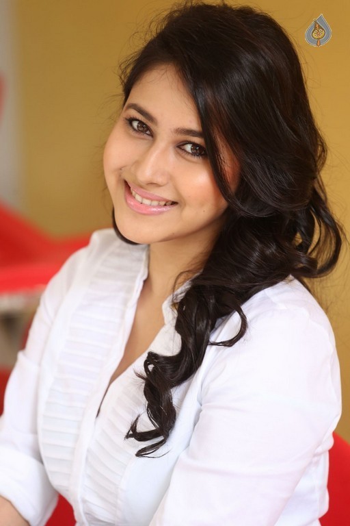 Panchi Bora New Gallery - 36 / 50 photos