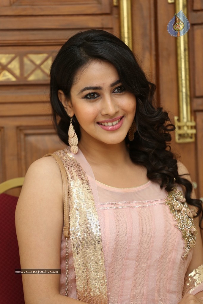 Panchi Bora Pics - 36 / 83 photos