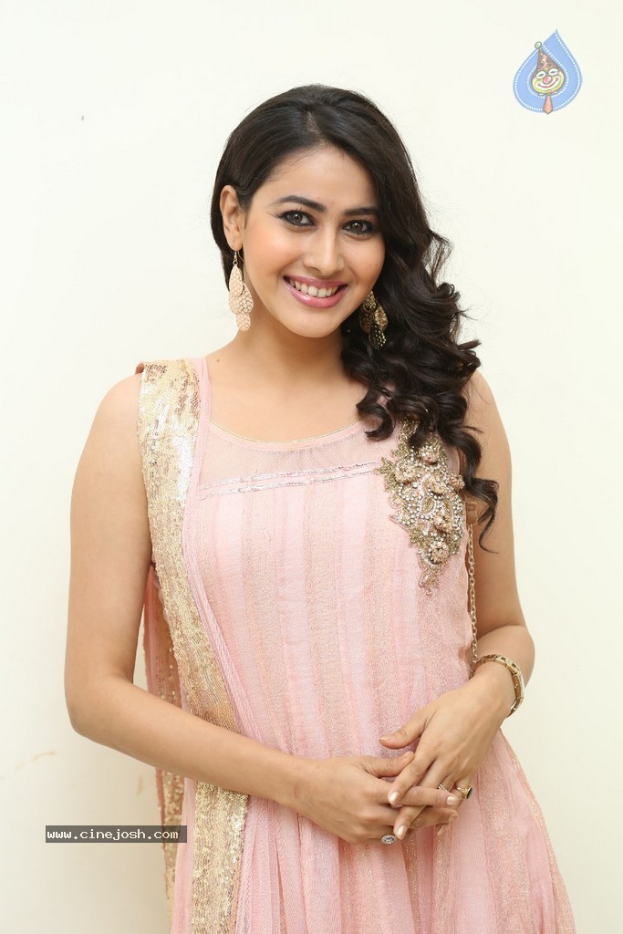 Panchi Bora Pics - 61 / 83 photos