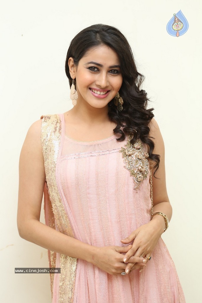 Panchi Bora Pics - 65 / 83 photos