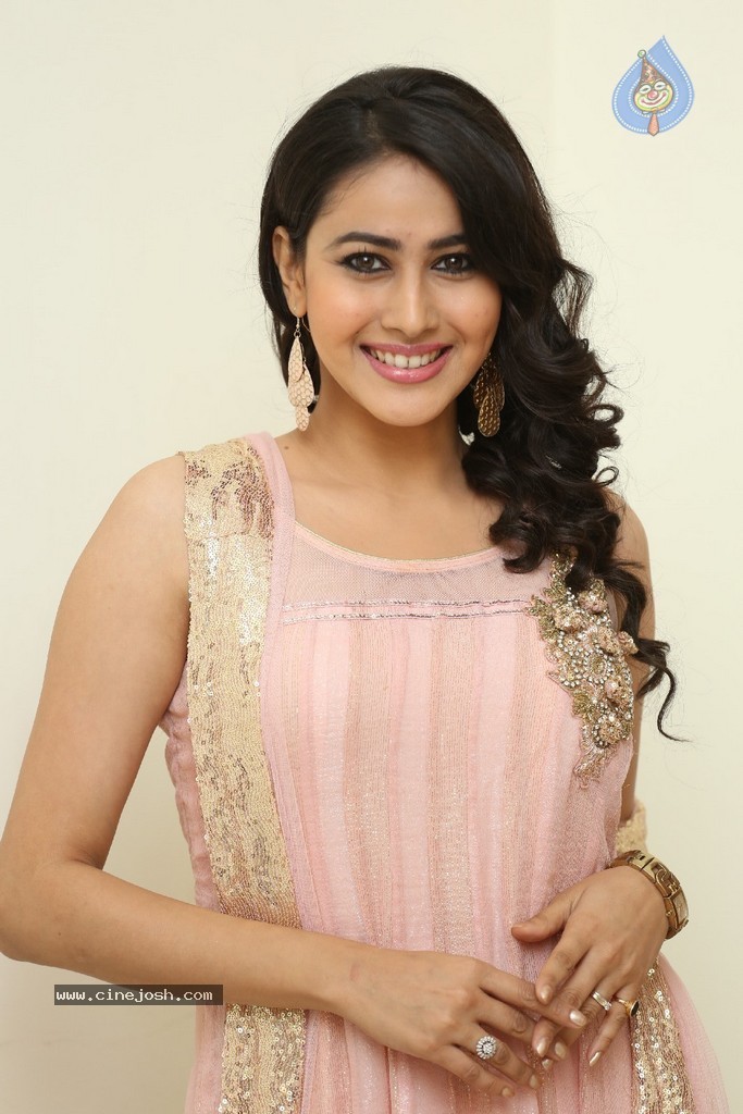 Panchi Bora Pics - 74 / 83 photos