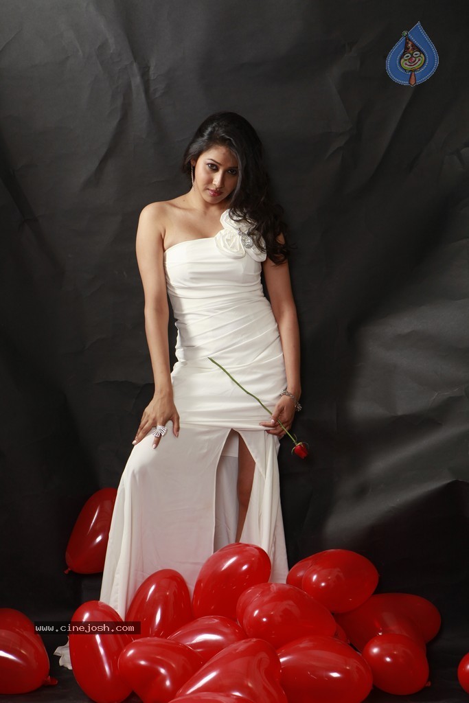Panchi Bora Stills - 17 / 66 photos