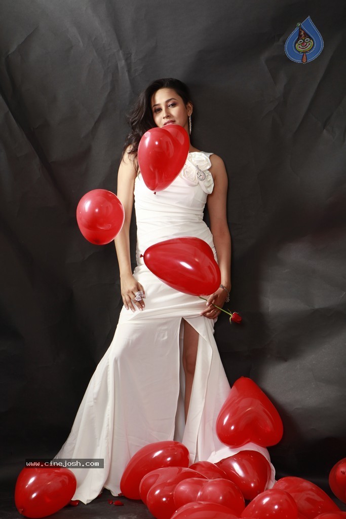 Panchi Bora Stills - 23 / 66 photos