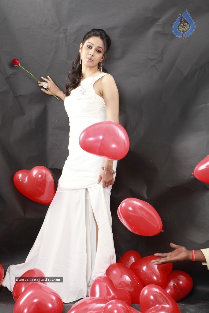Panchi Bora Stills - 29 / 66 photos