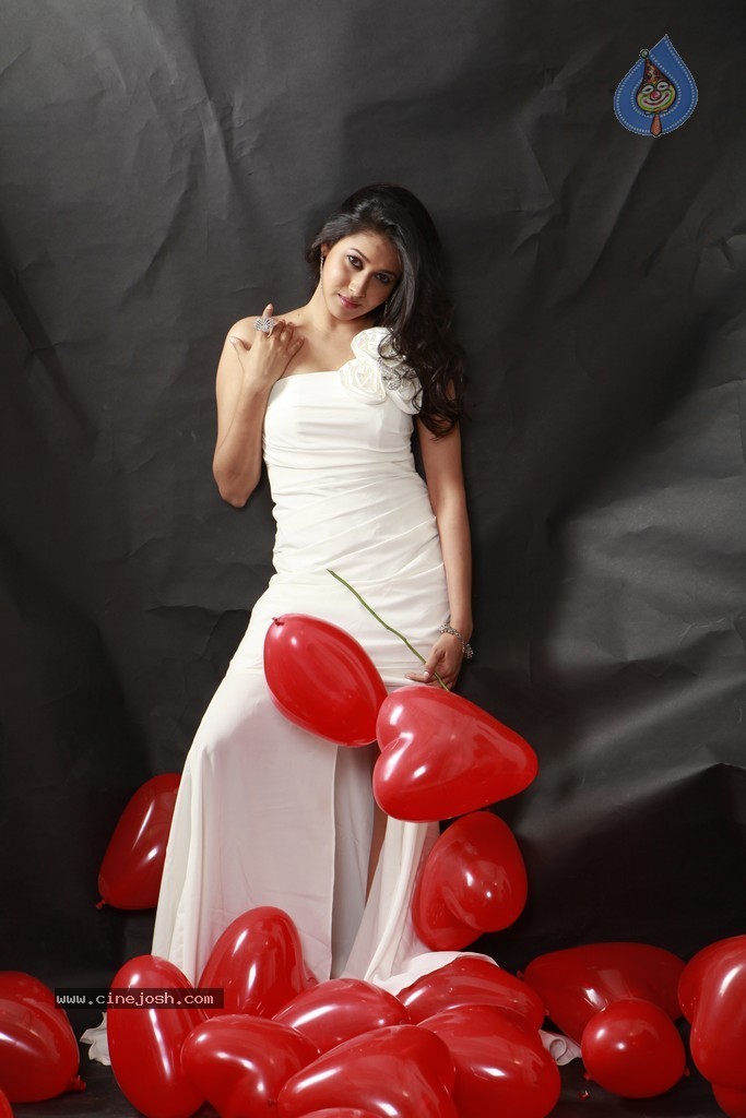 Panchi Bora Stills - 32 / 66 photos