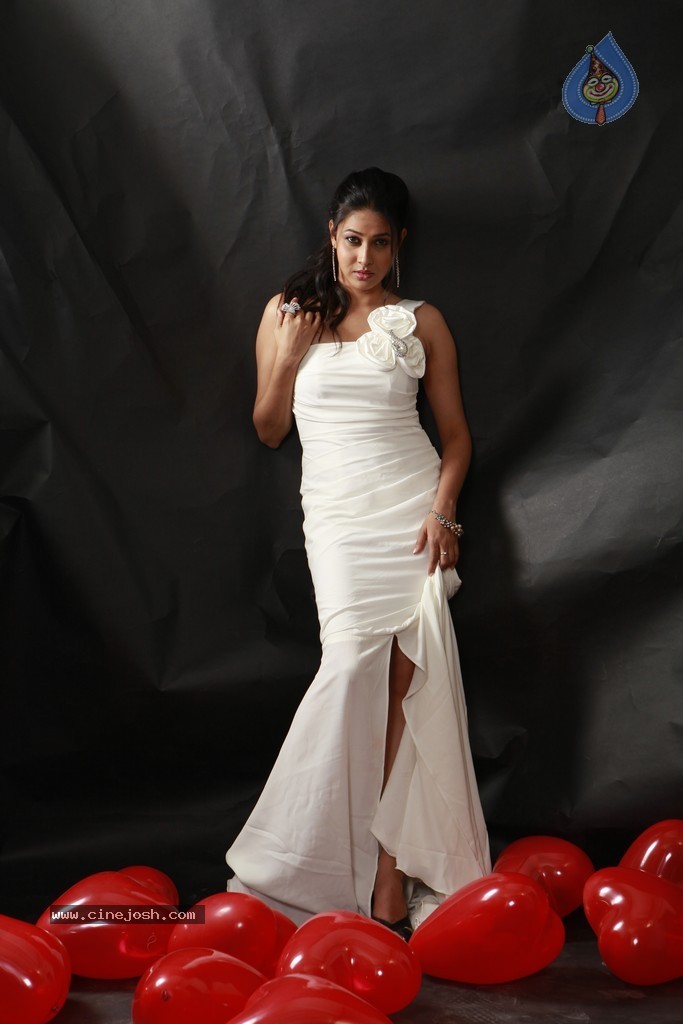 Panchi Bora Stills - 35 / 66 photos