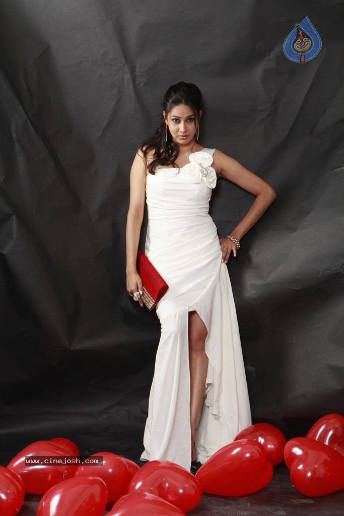 Panchi Bora Stills - 45 / 66 photos