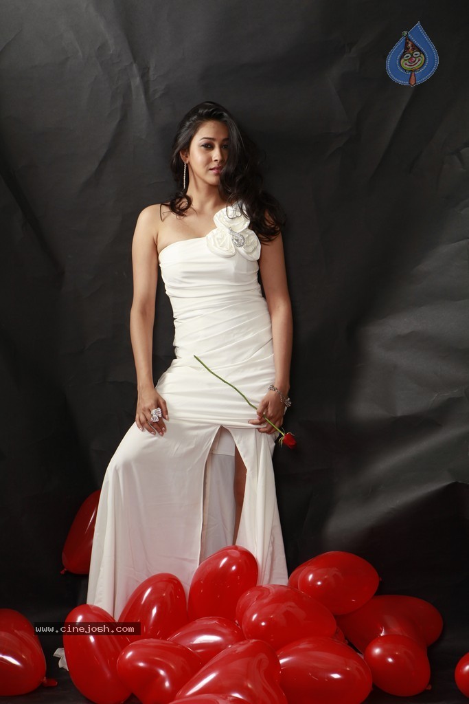 Panchi Bora Stills - 47 / 66 photos
