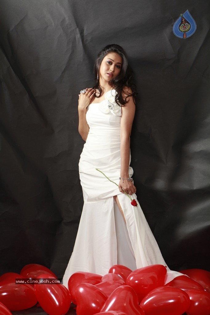 Panchi Bora Stills - 53 / 66 photos