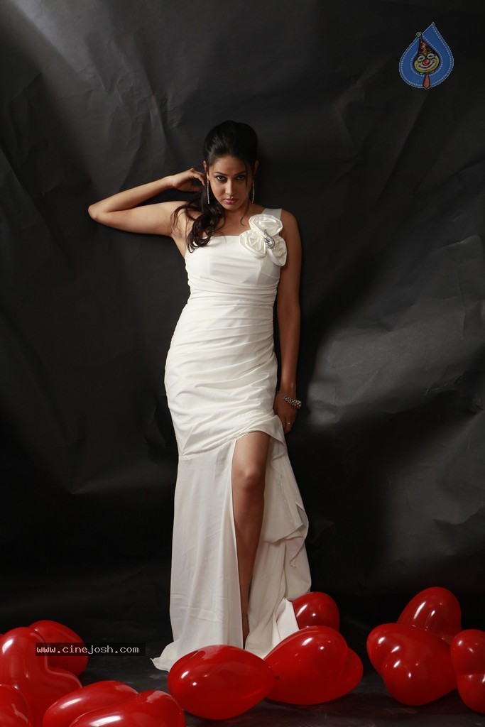 Panchi Bora Stills - 59 / 66 photos
