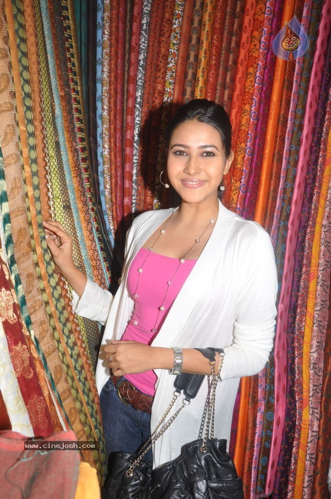 Panchi Bora Stills Gallery - 19 / 25 photos