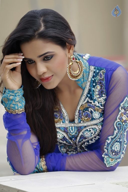 Parina Mirza Latest Photos - 13 / 20 photos