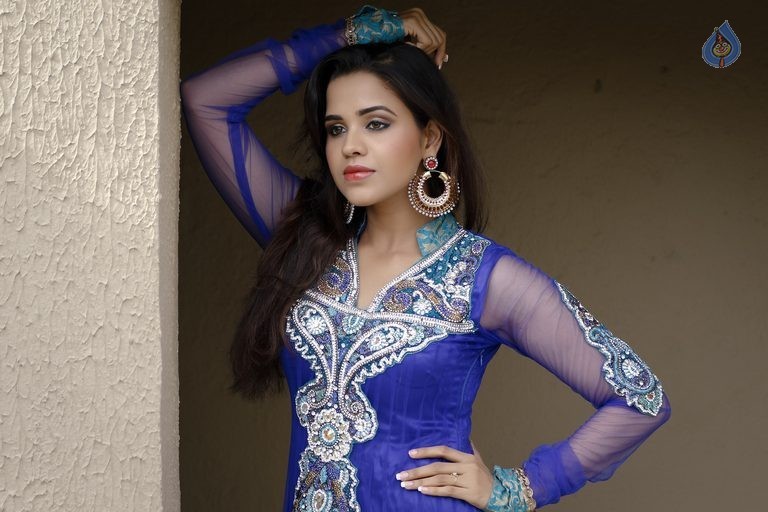 Parina Mirza Latest Photos - 20 / 20 photos