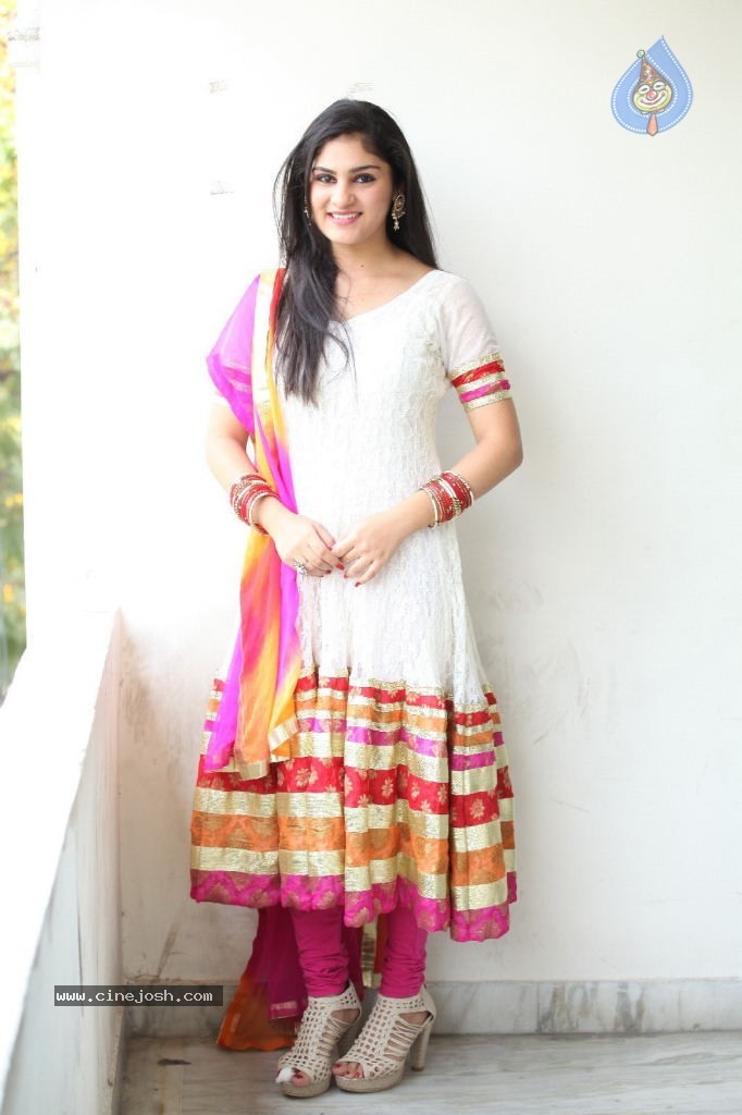 Parinika New Stills - 12 / 74 photos