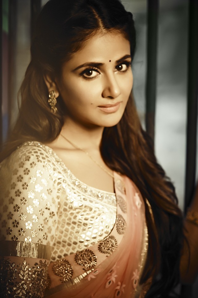 Parul Yadav Hot Photos - 4 / 26 photos