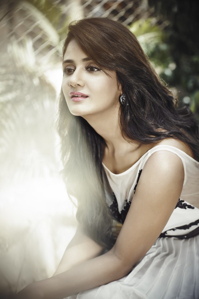 Parul Yadav Hot Photos - 16 / 26 photos
