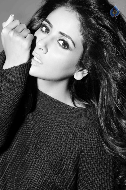 Parul Yadav New Photos - 6 / 11 photos