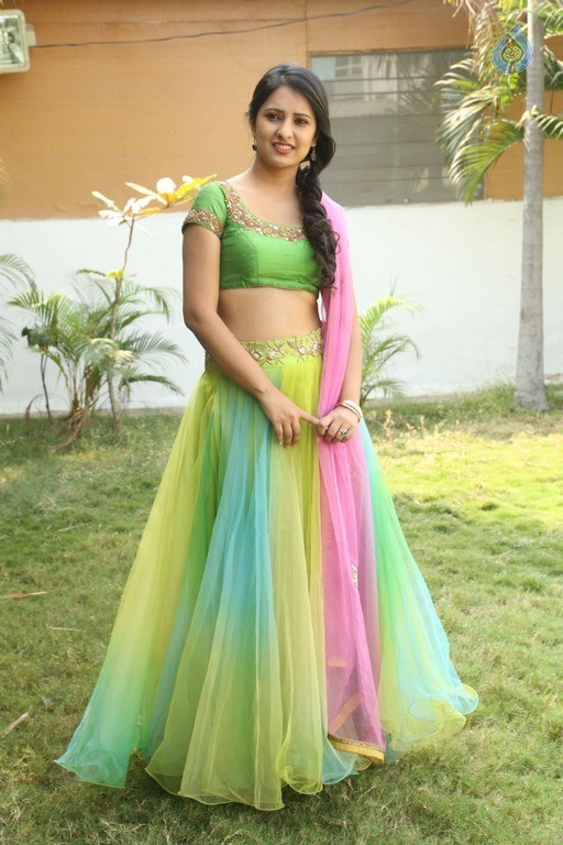 Nikitha Bisht New Photos - 29 / 72 photos