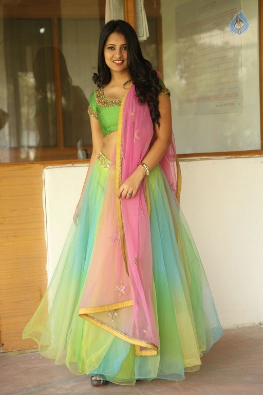 Nikitha Bisht New Photos - 32 / 72 photos