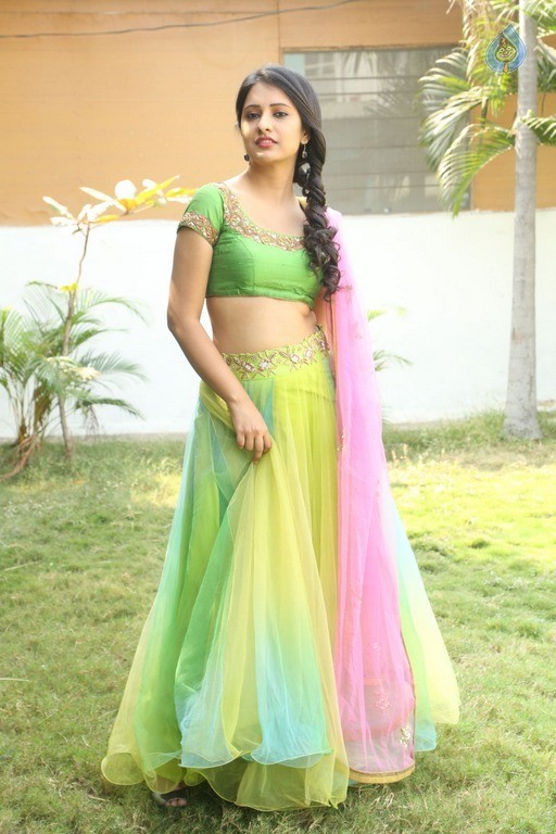 Nikitha Bisht New Photos - 39 / 72 photos